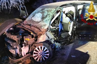 Auto fuori strada sulla Leverano-Porto Cesareo: intera famiglia in ospedale in codice rosso