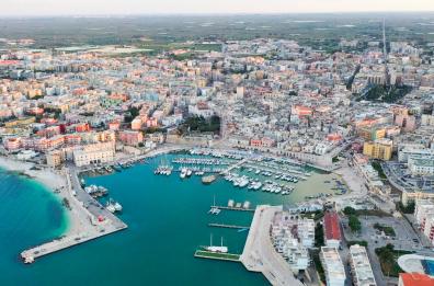 Chi chiede scusa ai turisti e ai pugliesi «spennati» d'estate?