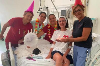 Polignano, turista in viaggio di nozze ha un malore: ricoverata, festeggia il compleanno al Policlinico