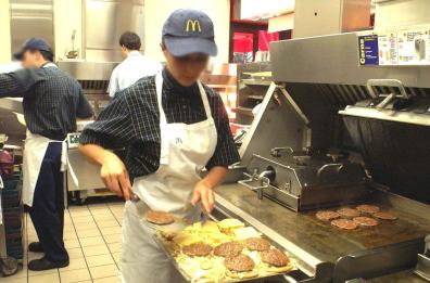 Troppo caldo in Puglia, sciopero da McDonald's: «In cucina temperature assurde»