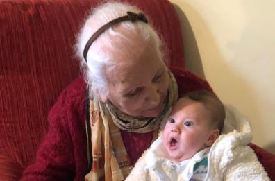 Taviano, cent'anni e non sentirli: è festa grande per nonna Iolanda
