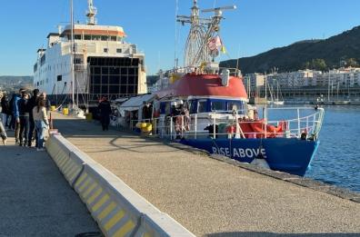 Migranti, posticipato a domani l'arrivo a Bari della nave Rise Above
