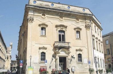 Povertà a Lecce, la carta spesa alimentare andrà solo a 1.044 famiglie: «Ne avrebbero bisogno 6.024»