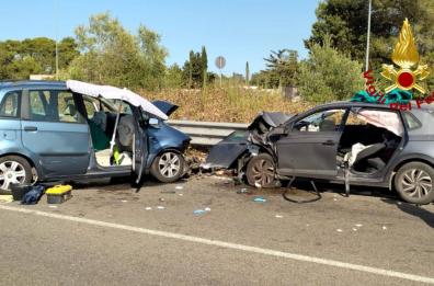 Scontro tra auto nel Leccese: 54enne muore sul colpo 