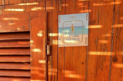 Taranto, primo bagno gender neutral in un lido di Campomarino di Maruggio