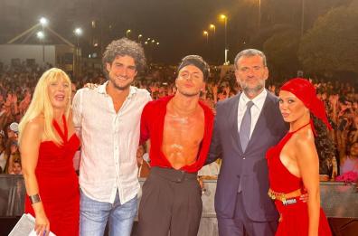 Mattia Zenzola torna a casa: lo show del vincitore di Amici 2023 a Valenzano
