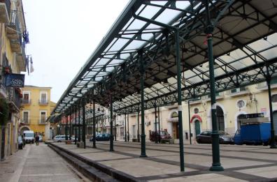 Da tripudio di colori  col suo allegro brusio a luogo degradato
