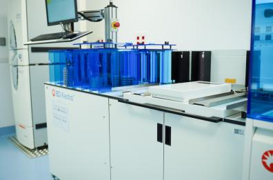 Asl Bari, in funzione il nuovo laboratorio di Microbiologia: Batteriologia robotizzata da 180mila esami all&rsquo;anno