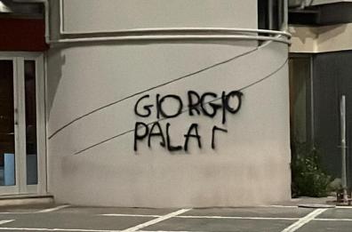 Lecce, scritte minacciose contro il consigliere di minoranza Giorgio Pala