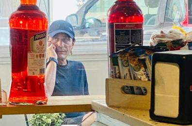 Antonio Conte «turista» a Lecce per bere al bar un caffè con gli amici