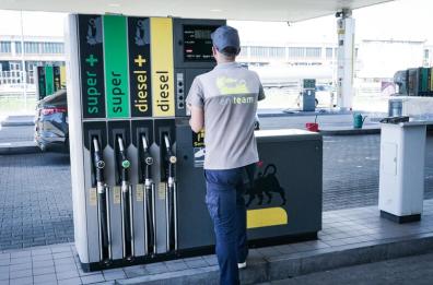 Carburante salato a Bari: la benzina costa oltre la media, 1,949 euro al litro