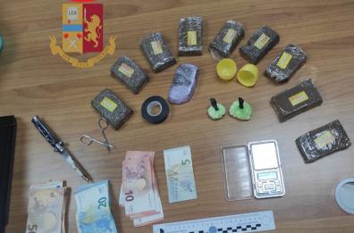 Un chilo di hashish sotto il letto: arrestato un 37enne nel Tarantino