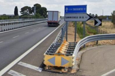 Statale 100, tamponamento all'altezza di Sammichele: 2 km di coda