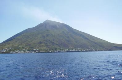 Il grande fascino delle isole Eolie e del vulcano Stromboli narrati dal programma «Lineablu»