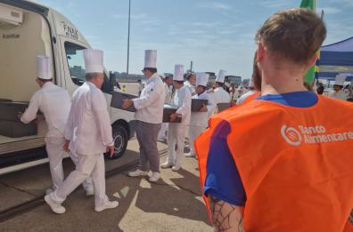 Donazione di cibo e arredi: così si rafforza il legame tra Taranto e  Costa Crociere 