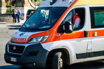 Tragedia in mare a Gallipoli, ragazzo di 19 anni muore a Baia Verde. Annegato dopo malore, era arrivato da Altamura