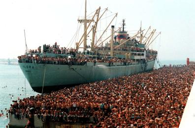 Bari ricorda lo sbarco della Vlora: «20mila dall'Albania, avevano sete di libertà»