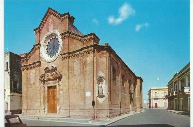 Torre S. Susanna, con i doni di nozze regalano al Comune un defibrillatore