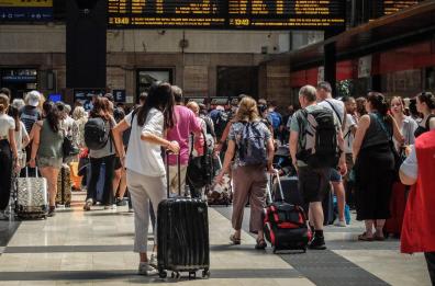 Aeroporto di Foggia, voli sempre più su, festeggia anche l’autonoleggio 