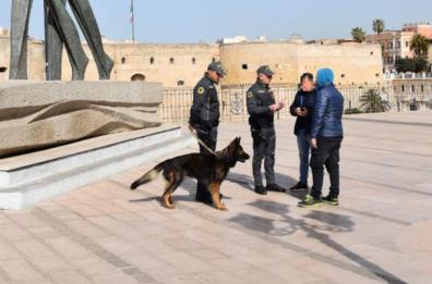 Taranto, il fiuto di Basco non  fallisce e stana la droga nascosta in auto