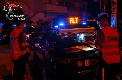 La nuova moda tra i giovani è «l'abbuffata alcolica»: chiuso un locale a Otranto