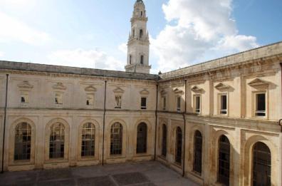 Lecce, «Nè in villa nè ai Teatini nè altrove, la città resta senza bagni pubblici»