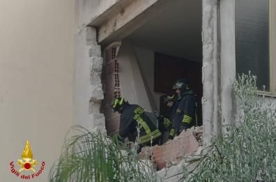 Boato a Oria, esplode bombola di gas in casa: anziana ferita