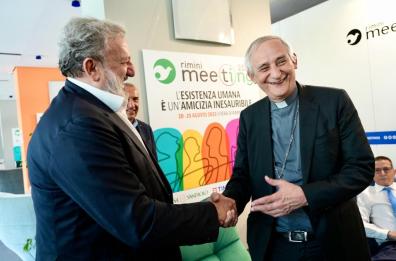 La Regione Puglia al meeting di Rimini, Emiliano incontra il cardinale Zuppi