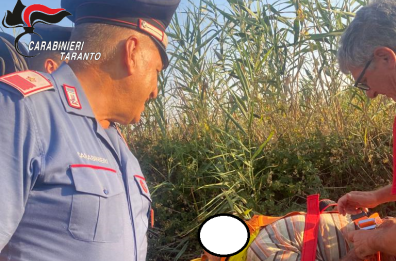 Si perde nelle campagne dove stava raccogliendo la verdura, anziano del Tarantino salvato dai carabinieri