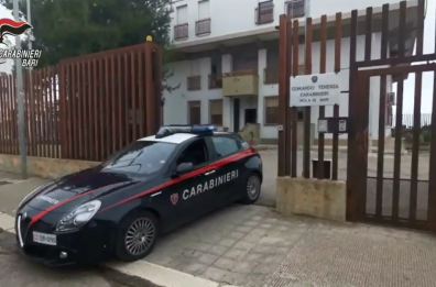 «È arrivata la tua ora», e tenta di ammazzare il vicino con un coltello: arrestato 70enne a Mola