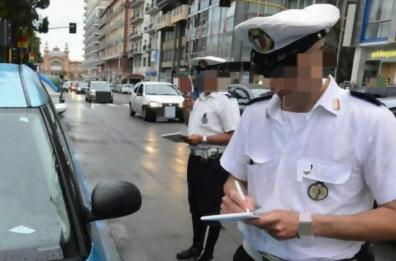 Bari, ubriaco alla guida va a sbattere contro un cassonetto dei rifiuti: denunciato