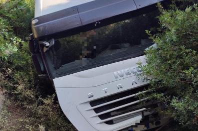 Matera, camion contro guard-rail sulla Basentana: conducente in ospedale