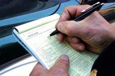 Milano, sommerso dalle multe, ma è invalido e il motorino gli è stato rubato