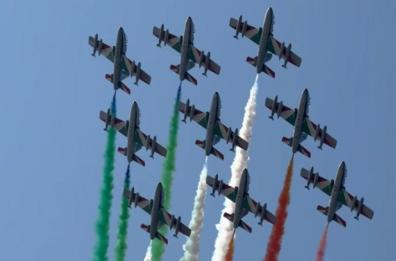Nel cielo di Bari il saluto delle Frecce Tricolori