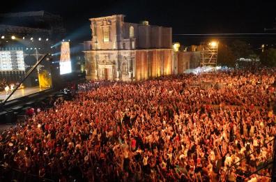 Taranta, la grande notte di Melpignano: la scaletta del Concertone nella versione di Fiorella Mannoia. Attesi in 250mila
