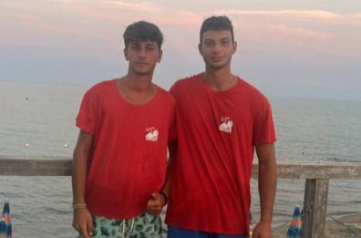 Metaponto, bagnini eroi soccorrono tre immigrati in difficoltà