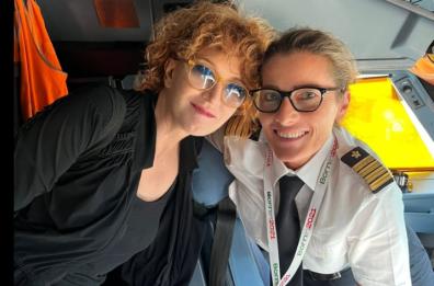 Fiorella Mannoia «Lascio il Salento ... e, non poteva essere altrimenti, pilota una "Fimmena"» 