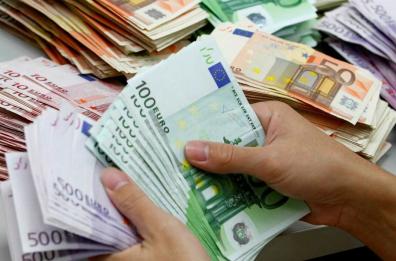 Taranto, la colf 47enne ruba ori per 40mila euro, anche le fedi nuziali: ai domiciliari