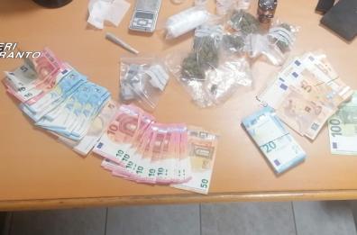Droga e denaro sequestrati, quattro giovani pusher arrestati nel Tarantino