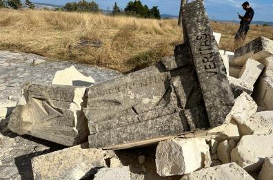 Matera, su Colle Verde Timmari distrutta la statua del Cristo Salvatore 
