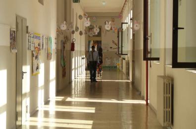Brindisi, raid con furto alla scuola «Perasso»: ladri via con 5 digital board da 12mila euro