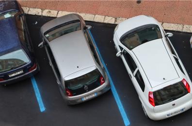 Taranto e le «Strisce blu», i parcheggi a pagamento una novità per i lavoratori
