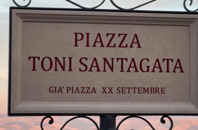 Sant'Agata di Puglia, ecco la piazza intitolata al suo Toni Santagata