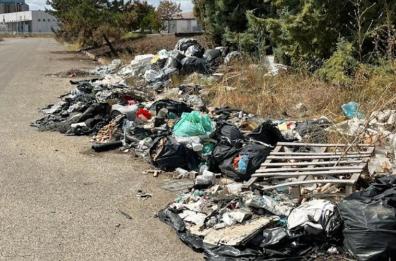 A San Nicola di Melfi solo cumuli di  spazzatura. «Qui è uno schifo»