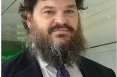 Polignano, Gianluca Jacobini salva 20enne che stava affogando in mare
