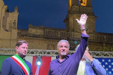 Sylvester Stallone a Gioia del Colle: «Orgoglioso di far parte di un popolo così forte»