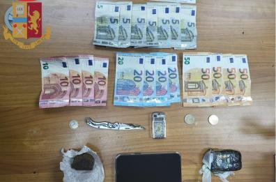 Taranto, aveva trasformato casa in una piazza di spaccio: arrestato 18enne