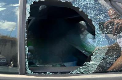 Bari, rompono finestrino auto di un turista per derubarlo: una carrozzeria ripara il danno gratuitamente