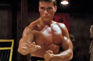 Ciak, si gira: a Mola di Bari Jean-Claude Van Damme in azione in città