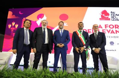 Salvini lancia la sfida per le elezioni comunali: «Uniti per vincere a Bari e Lecce»